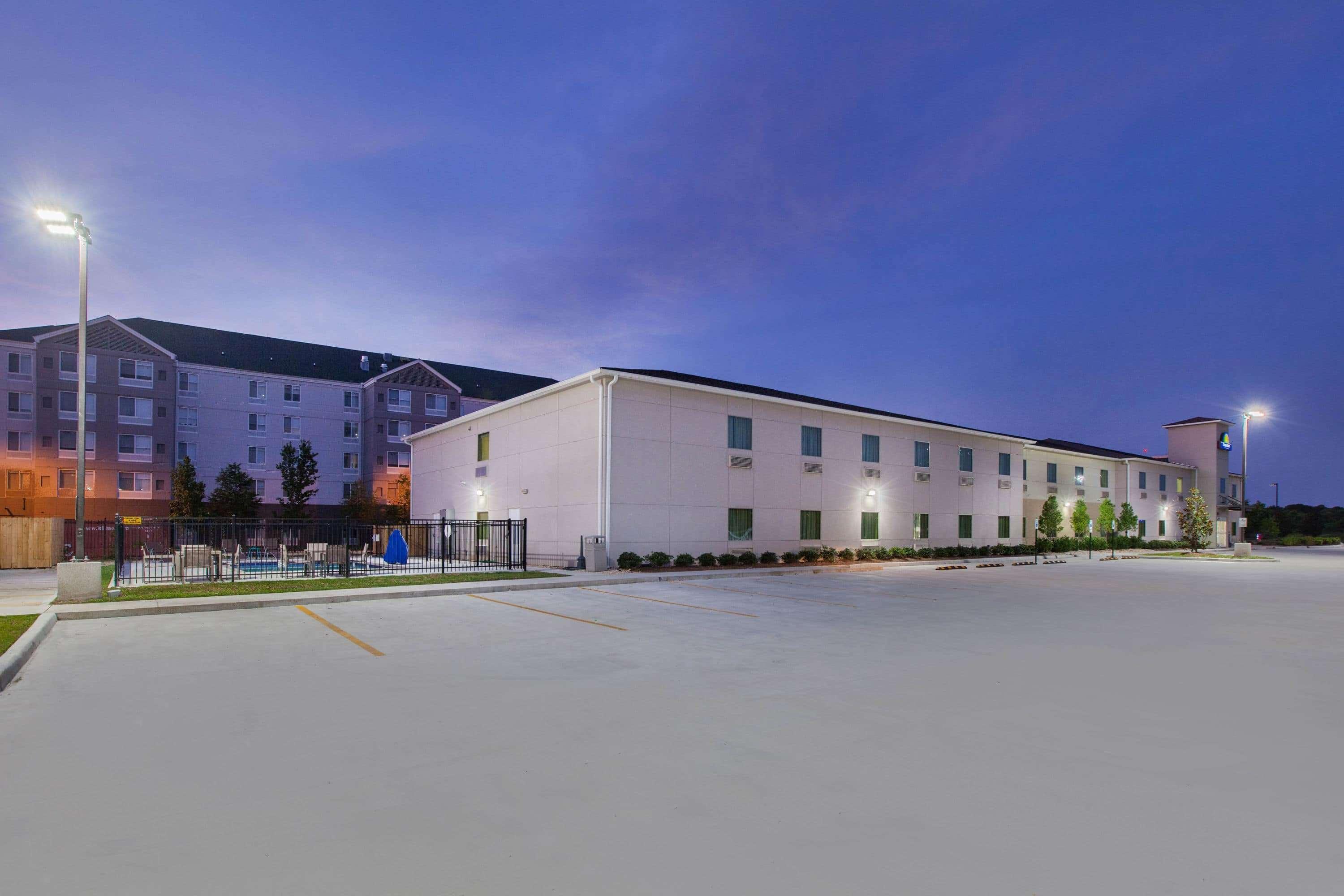 Days Inn By Wyndham Baton Rouge Airport Екстер'єр фото