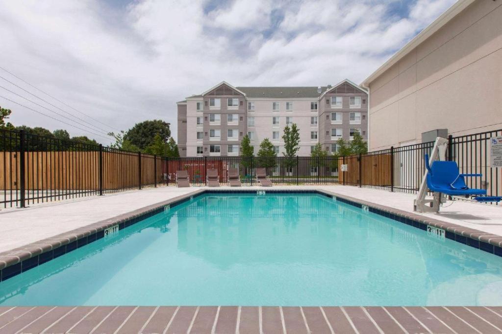 Days Inn By Wyndham Baton Rouge Airport Екстер'єр фото