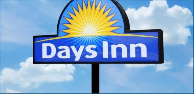 Days Inn By Wyndham Baton Rouge Airport Екстер'єр фото